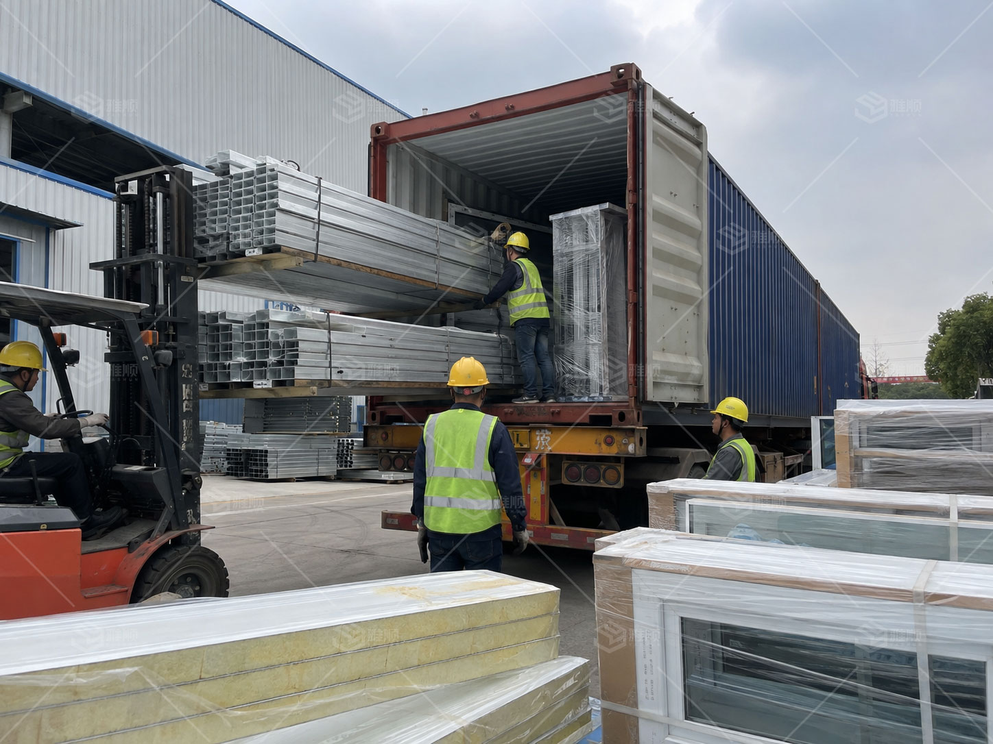 轻钢房屋怎么装进集装箱？一个40尺柜能装多少套房