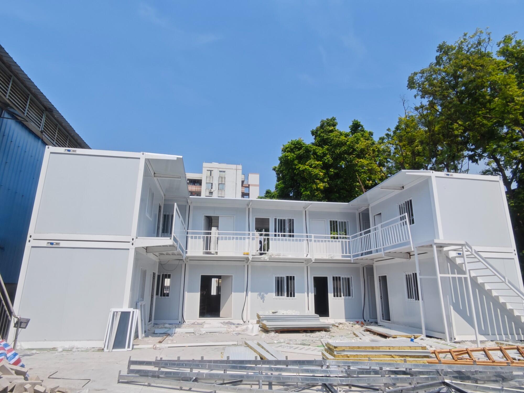 从空地到两层小楼，只用了几天！这波打包箱操作太绝了！